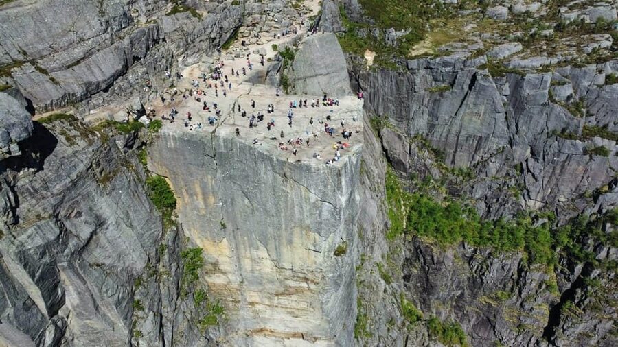 Stavanger: Preikestolen Tour with Guide and Pickup - The 3.8-kilometer hike to Pulpit Rock