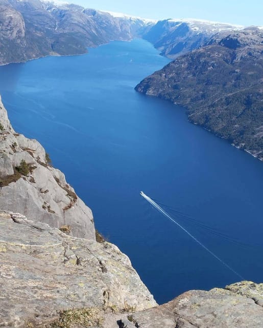 Stavanger: Preikestolen Tour with Guide and Pickup - A guide who adds more than directions