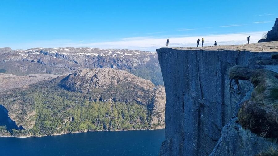 Stavanger: Preikestolen Tour with Guide and Pickup - The Stavanger pickup and 50-minute ride