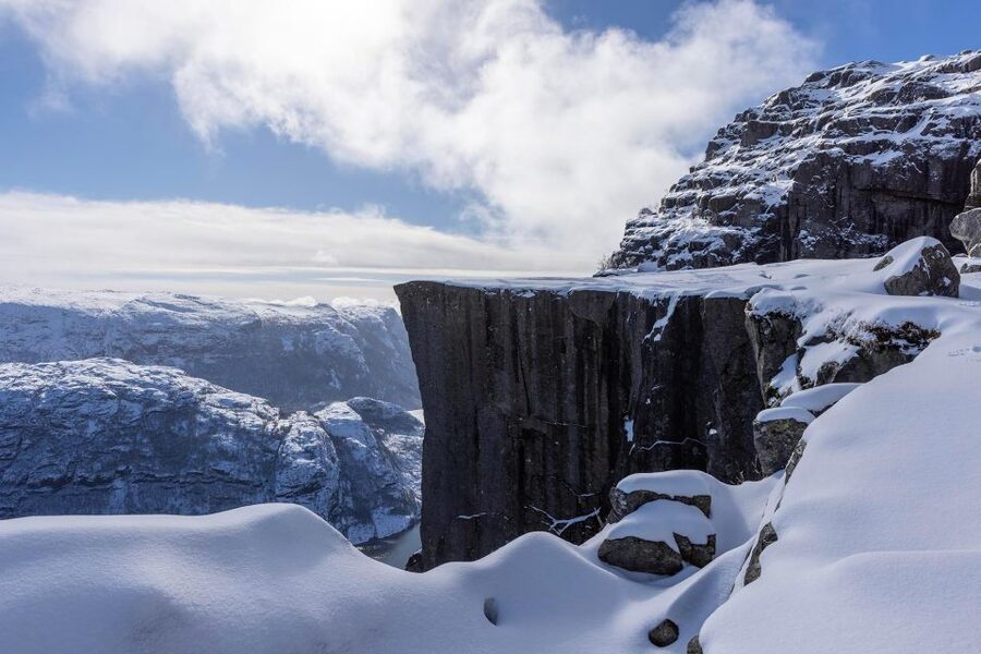 Stavanger: Preikestolen Winter Hike + Hot Lunch - Who should book this Preikestolen outing?