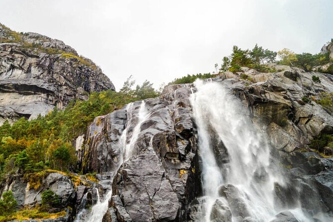 Stavanger: Waterfalls, Caves and Rock Tour By Sea - Waterfalls, mountain goats, and Hengjane Falls