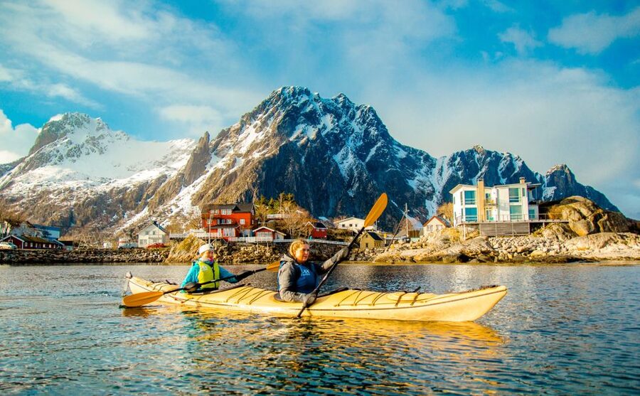 Svolvaer: 2-Hour Winter Kayaking Adventure - Starting at Svolvær harbor