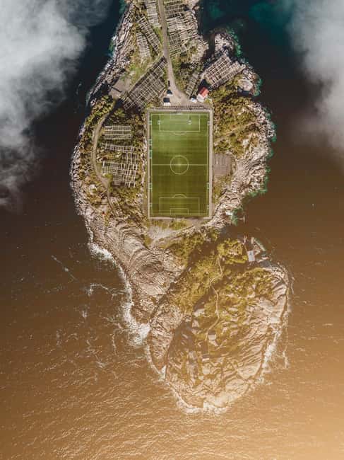 Svolvær and Henningsvær Sightseeing and History Tour - Svinøya: start among Lofoten’s fishing cabins