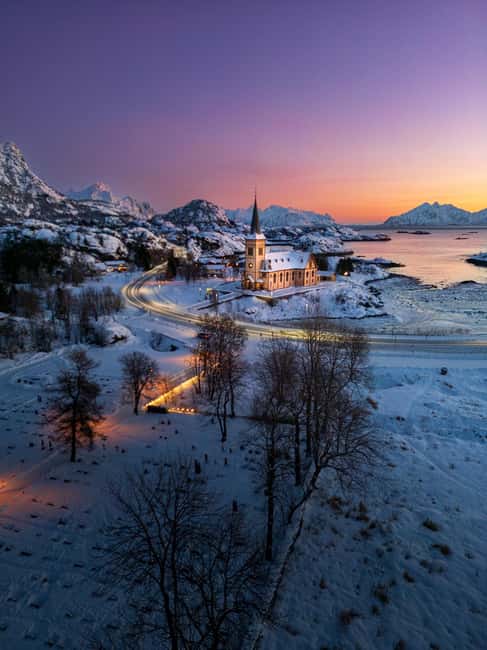 Svolvær and Henningsvær Sightseeing and History Tour - Lofoten Cathedral and the faith of Kabelvåg