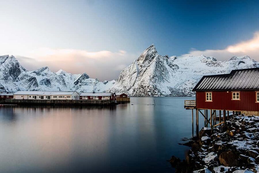 Svolvær: Reine, Hamnøy, Sakrisøy Photo Tour - The return to Svinøya