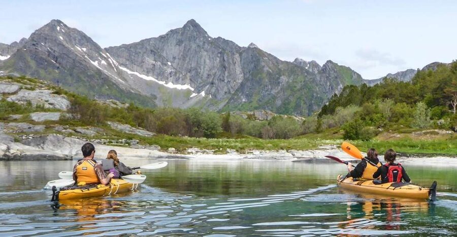 Svolvaer: Sea Kayaking Experience - Paddling Past Islands, Bays, and Beaches