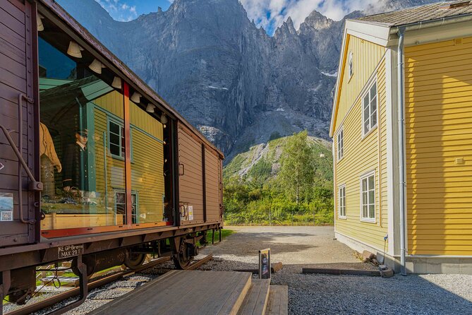 The Golden Train on Rauma Railway in Romsdalen - The return to Åndalsnes adds a second set of stories