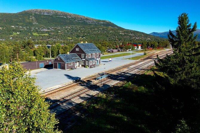 The Golden Train on Rauma Railway in Romsdalen - Choose your seat with the return trip in mind
