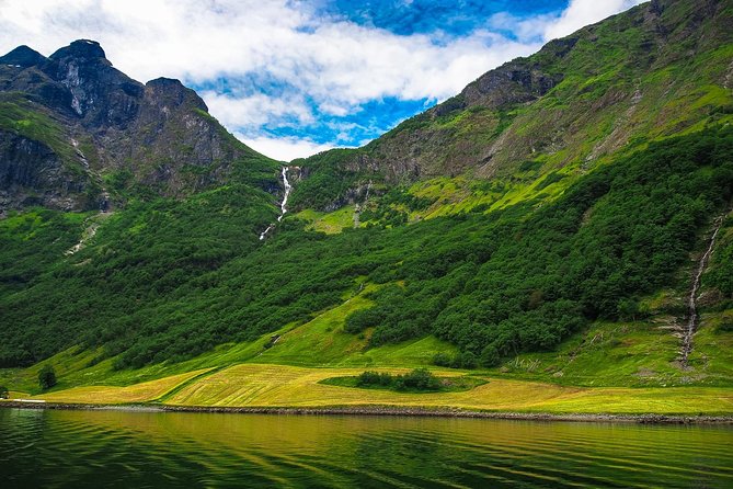 The Scenic Roadtrip, Oslo to Bergen via Flam & the Fjords - Flåm: choose the railway or the fjord