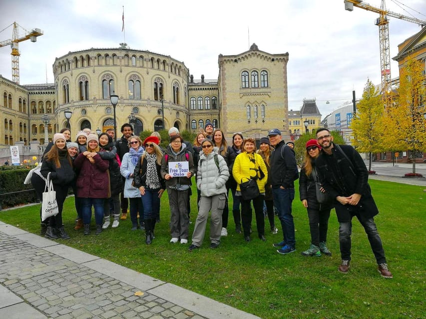 Tour a Pie en Oslo en Español - Aker Brygge, a quick look at Oslo’s waterfront life