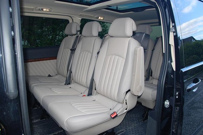 TRANSFER, STANDARD, 1-7 PAX: Bergen airport transfer - Airport arrivals: a simple meeting point