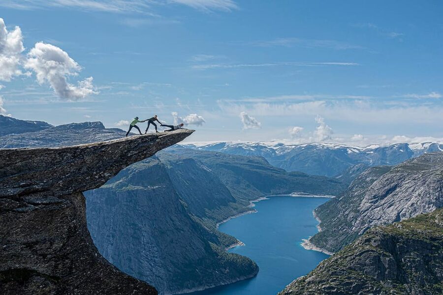 Trolltunga: Trolltunga Summer Hike - Ringedalsvatnet and the distant glacier