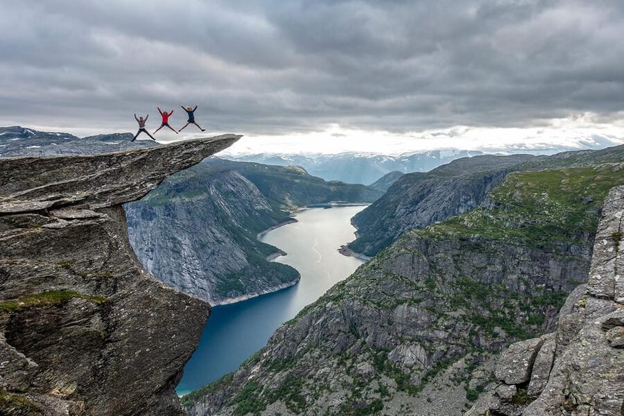 Trolltunga: Trolltunga Summer Hike - Reaching the rock shelf at Trolltunga