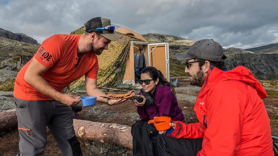 Trolltunga: Trolltunga Sunset Glamping - What to bring for changing conditions