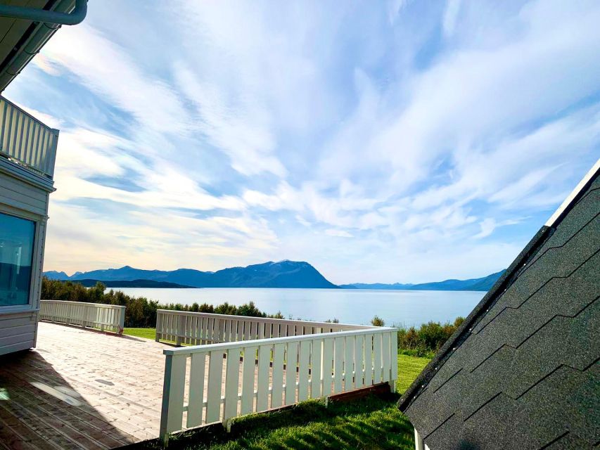 Tromsø: Aurora Crystal Lavvo Overnight Stay with Activities - The shared house gives the night a social side