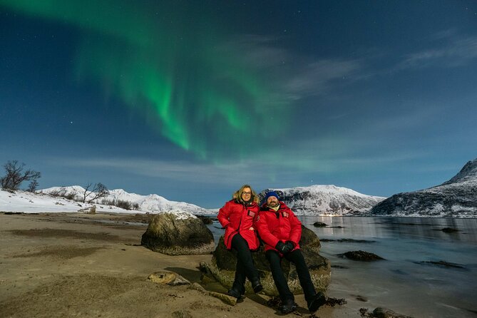 Tromsø: Aurora Magic Northern Lights Tour with Photos - Hot chocolate, cookies, and an Arctic pause
