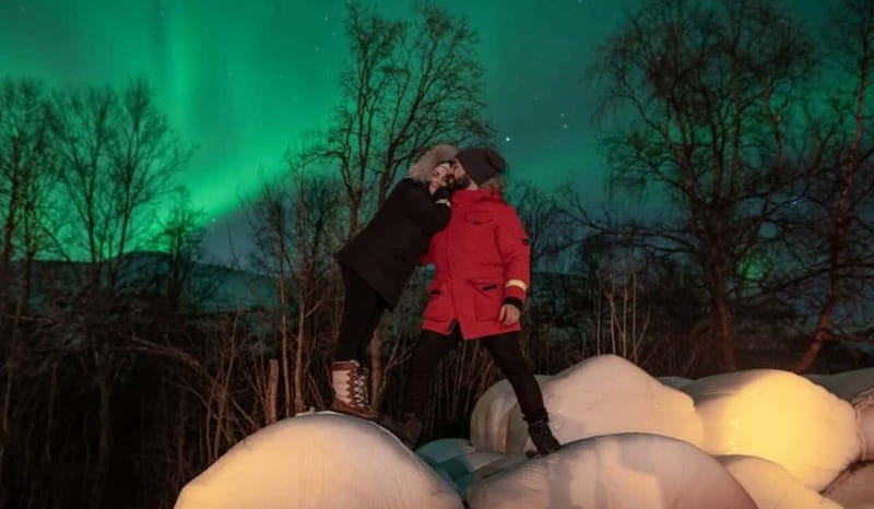 Tromsø: Aurora Safari Chase by big bus with Camp meal - What the $146 price really covers