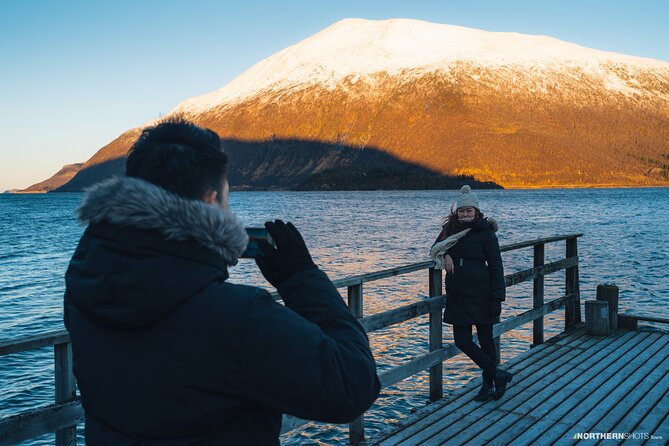 Tromsø: Day trip to the island of Sommarøy through the Fjords - Photography help, with an important privacy warning