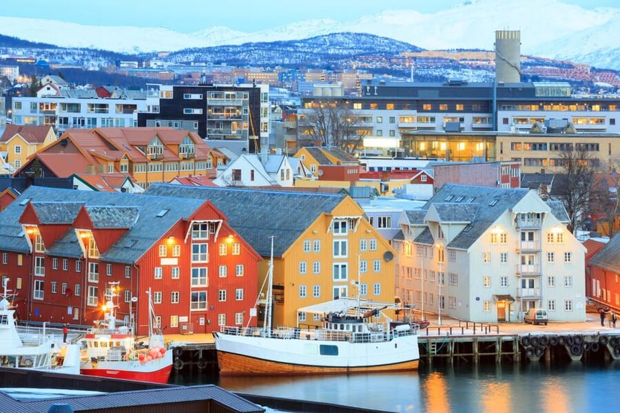 Tromso: Express Walk with a Local in 60 minutes - What the small group changes
