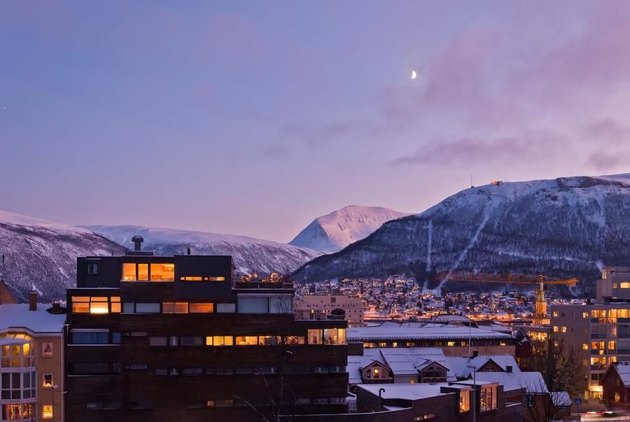 Tromso: Express Walk with a Local in 60 minutes - Pace, weather, and walking comfort