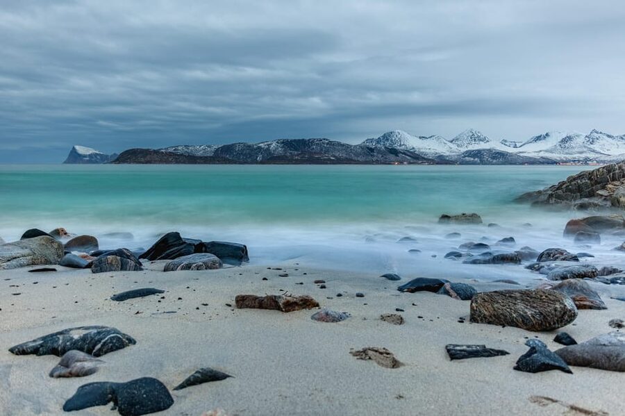 Tromsø: Fjords and Sommarøy Islands Tour with Salmon Picnic - The guides shape the mood
