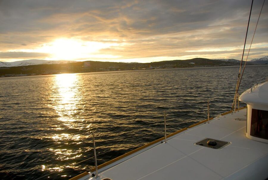 Tromsø: Midnight Sun Cruise in a Luxury Catamaran - Practical details that affect your evening