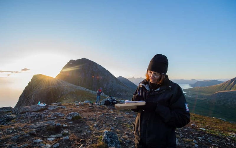 Tromsø: Midnight Sun Hike in the wilderness - The viewpoint and the big Tromsø photographs