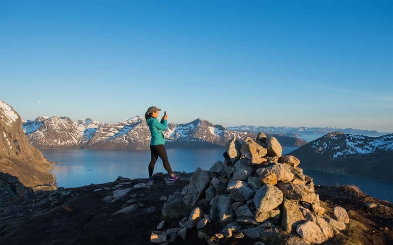 Tromsø: Midnight Sun Hike in the wilderness - Sandwiches, sitting pads, and the rhythm of the evening