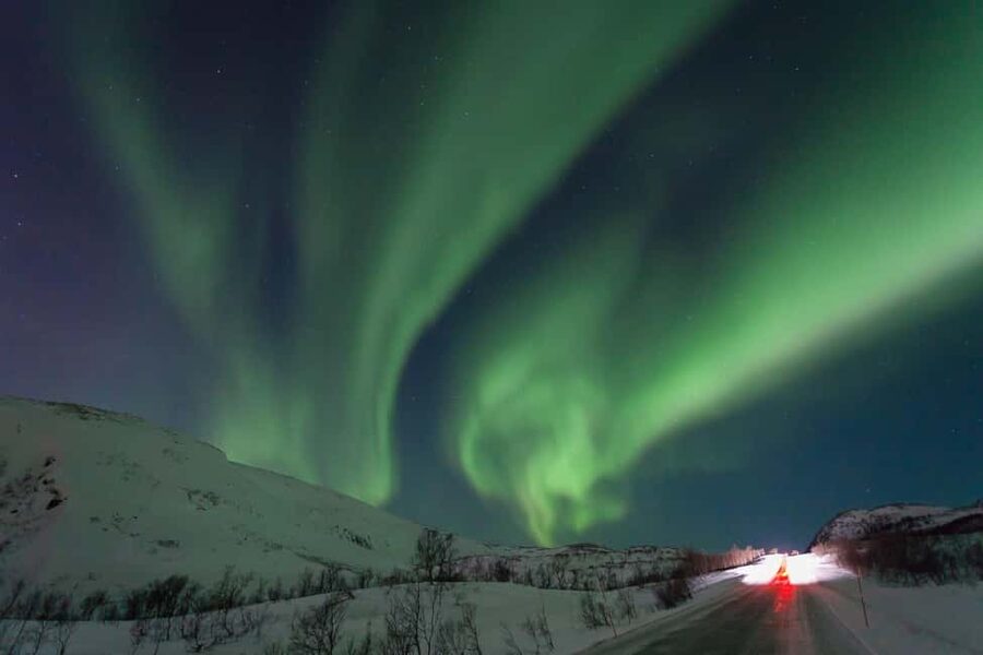 Tromsø:Northern light tour with mini bus i Tromsø - What happens during the aurora search