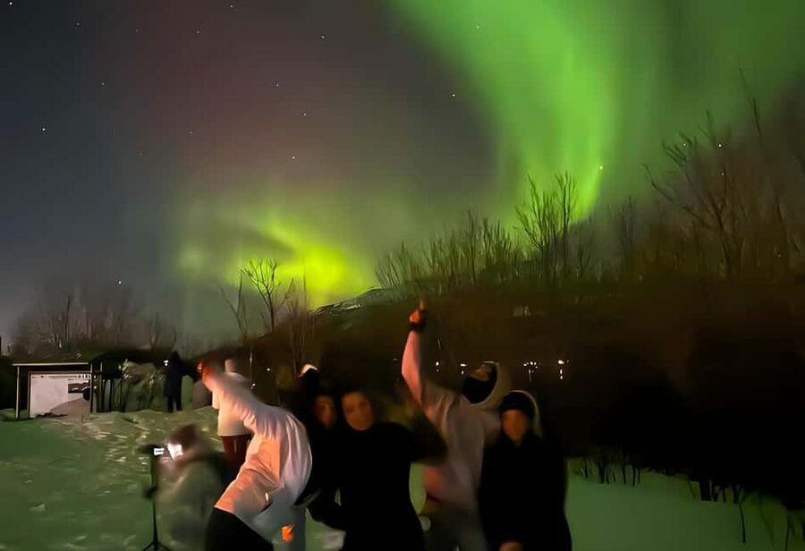 Tromsø: Northern Lights Adventure by Bus or Minibus - Photographing the northern lights with your own camera