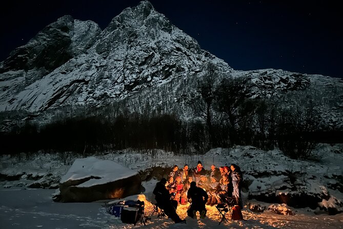 Tromsø: Northern Lights by Minibus - Free Photos and Warm Dinner - Thermal suits help, but your feet still need help