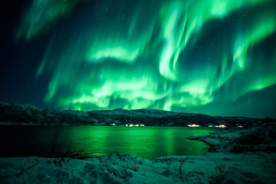 Tromsø: Northern Lights Chase Minibus Tour - Hansnes, Sommarøy, and Bardu as flexible viewing areas