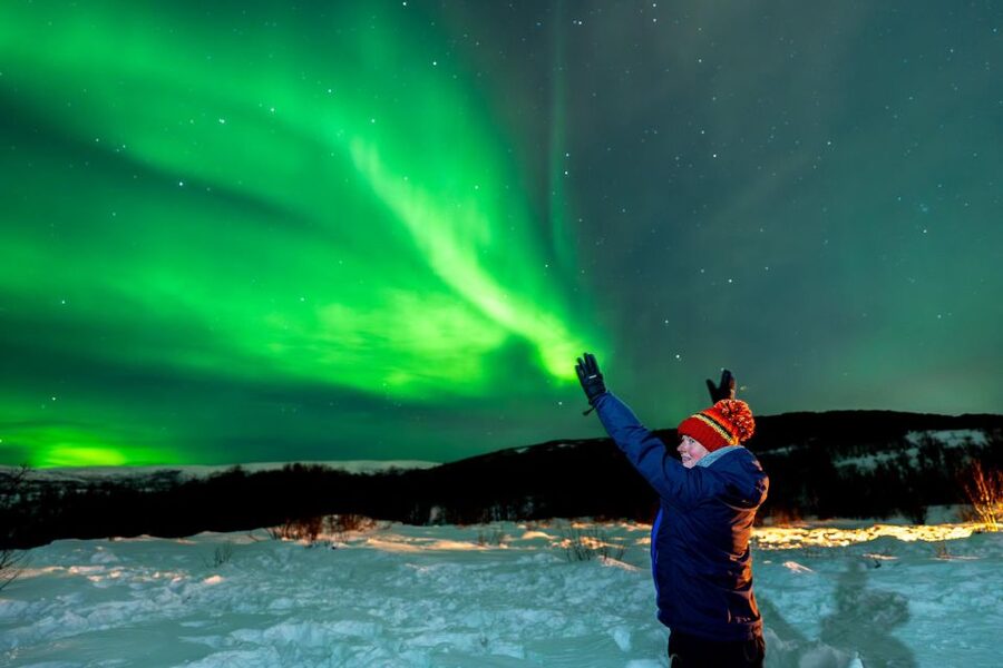Tromsø: Northern Lights Chase Minibus Tour - Meeting in central Tromsø at 6:45 or 6:15