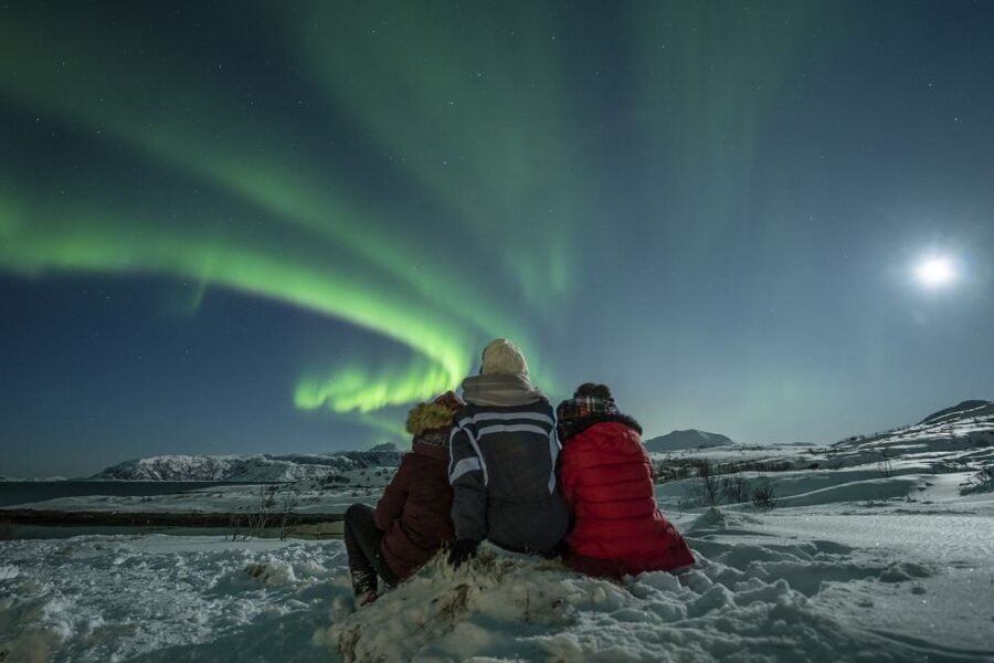 Tromso: Northern Lights Chase with Photo Package Included - Photography help and the included images