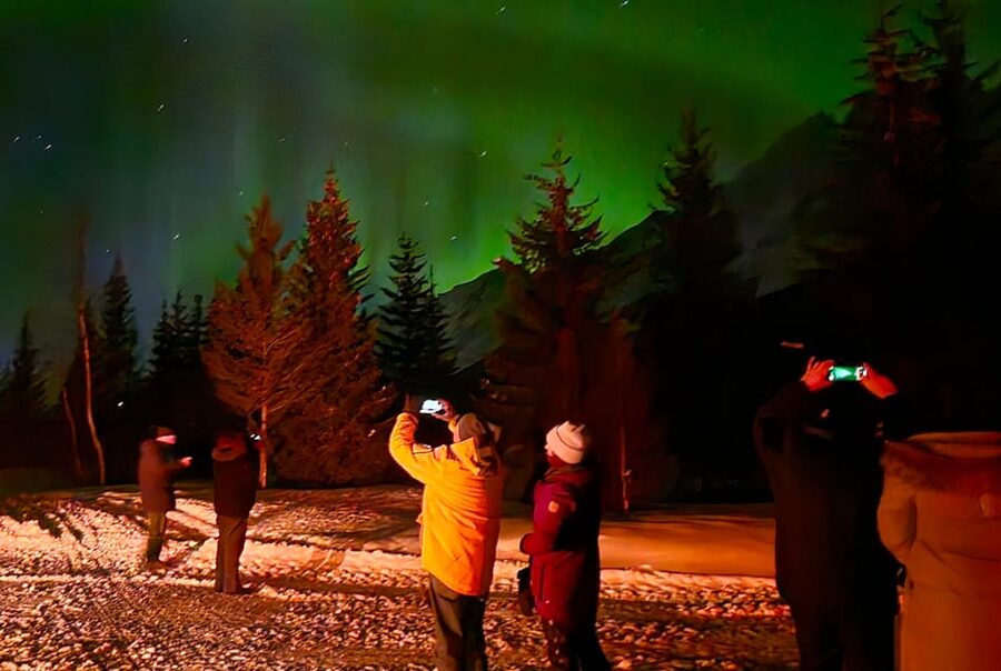 Tromsø: Northern Lights Hunt. Local Guide and Basecamp. - Chasing the aurora beyond Tromsø