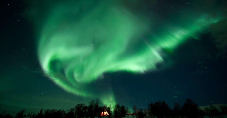 Tromsø: Northern Lights Husky Visit with Traditional Dinner - Inside the lavvo while the sky changes
