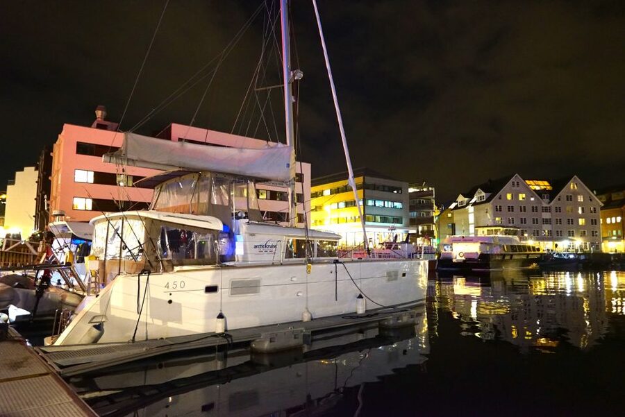 Tromsø: Northern Lights Luxury Catamaran Cruise - Fishing gives the cruise a useful second act