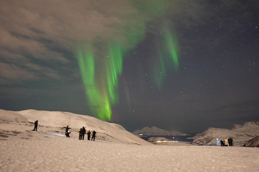 Tromsø: Northern Lights Minibus Small Private Tour Group - The photography service