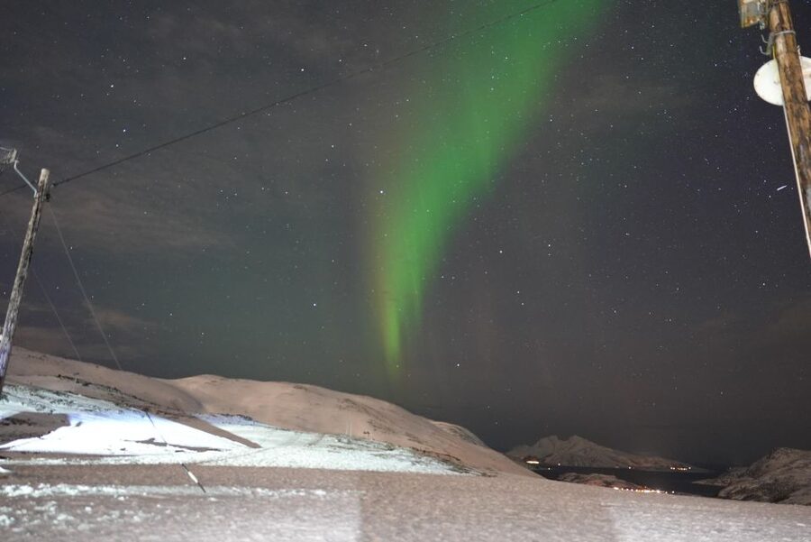 Tromsø: Northern Lights Minibus Small Private Tour Group - Hot drinks, cookies, and the cold