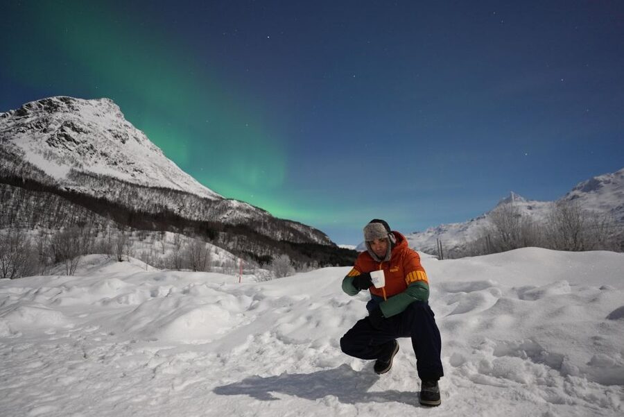 Tromsø: Northern Lights Minibus Small Private Tour Group - How Roberto’s guiding affects the experience