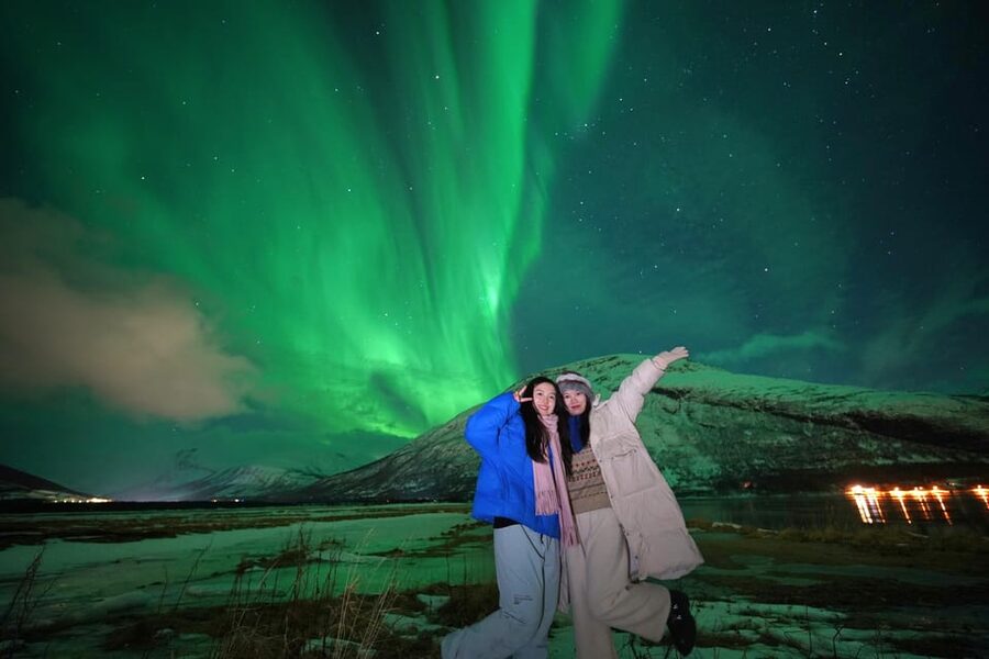 Tromso: Northern Lights Minibus Tour with Campfire - Driving toward Finland when Tromsø is covered