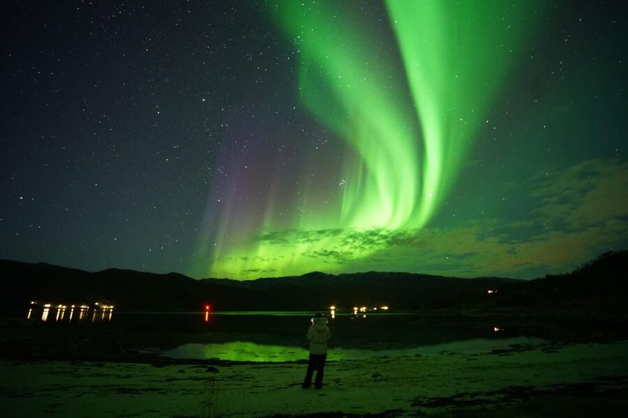 Tromsø: Northern Lights Tour with Free Professional Portrait - Science, Sami stories, and the facts behind the lights
