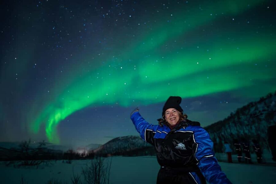 Tromsø: Northern Lights Tour with Guaranteed Sightings - Professional photos without giving up your own night