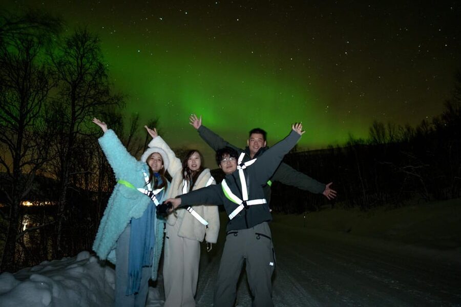 Tromsø: Northern Lights Tour with Local Guide and Photos - How the six-hour aurora chase works