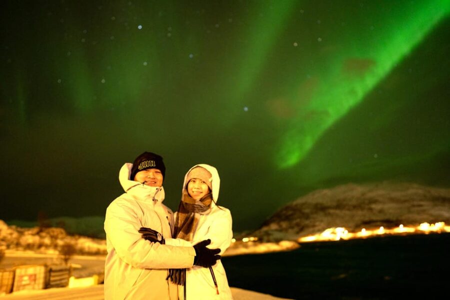 Tromsø: Northern Lights Tour with Local Guide and Photos - Waiting beneath the Arctic sky