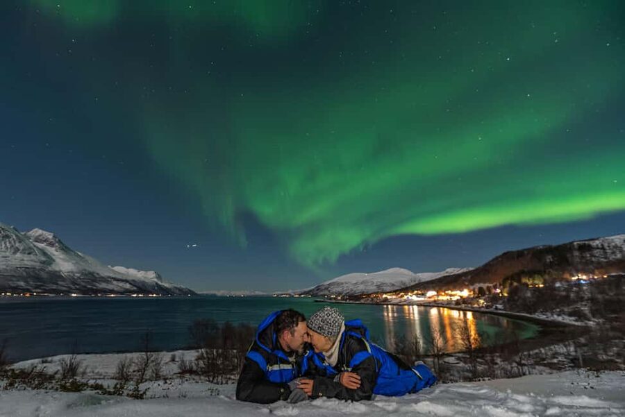 Tromsø: Northern Lights Tour with Professional Photographer - The photography service solves a tricky problem