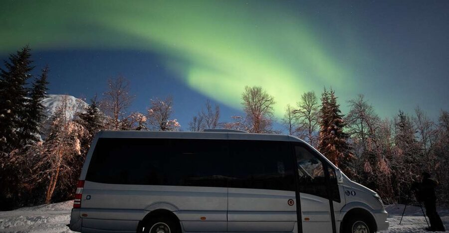 Tromsø: Northern Lights Trip with Campfire and Snacks - Comfort, group atmosphere, and the human side
