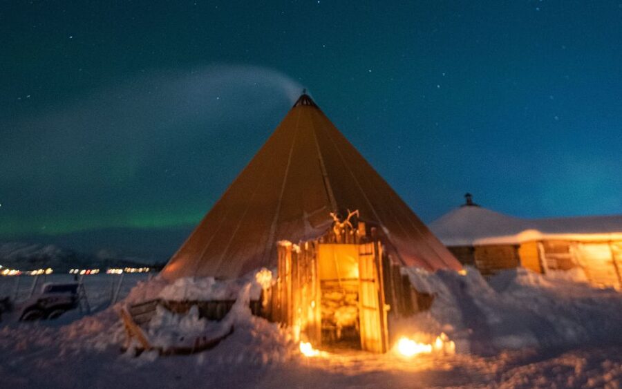 Tromsø: Reindeer Camp Dinner with Chance of Northern Lights - Searching the sky for Northern Lights