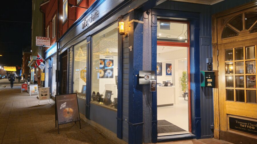 Tromsø: Reveal Your Eye Experience at the Iris Galerie - A Friendly, Guided Process