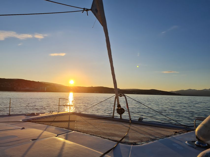Tromso: Sightseeing Cruise by Catamaran with Snacks & Drinks - Coffee, snacks, and comfort in cold weather